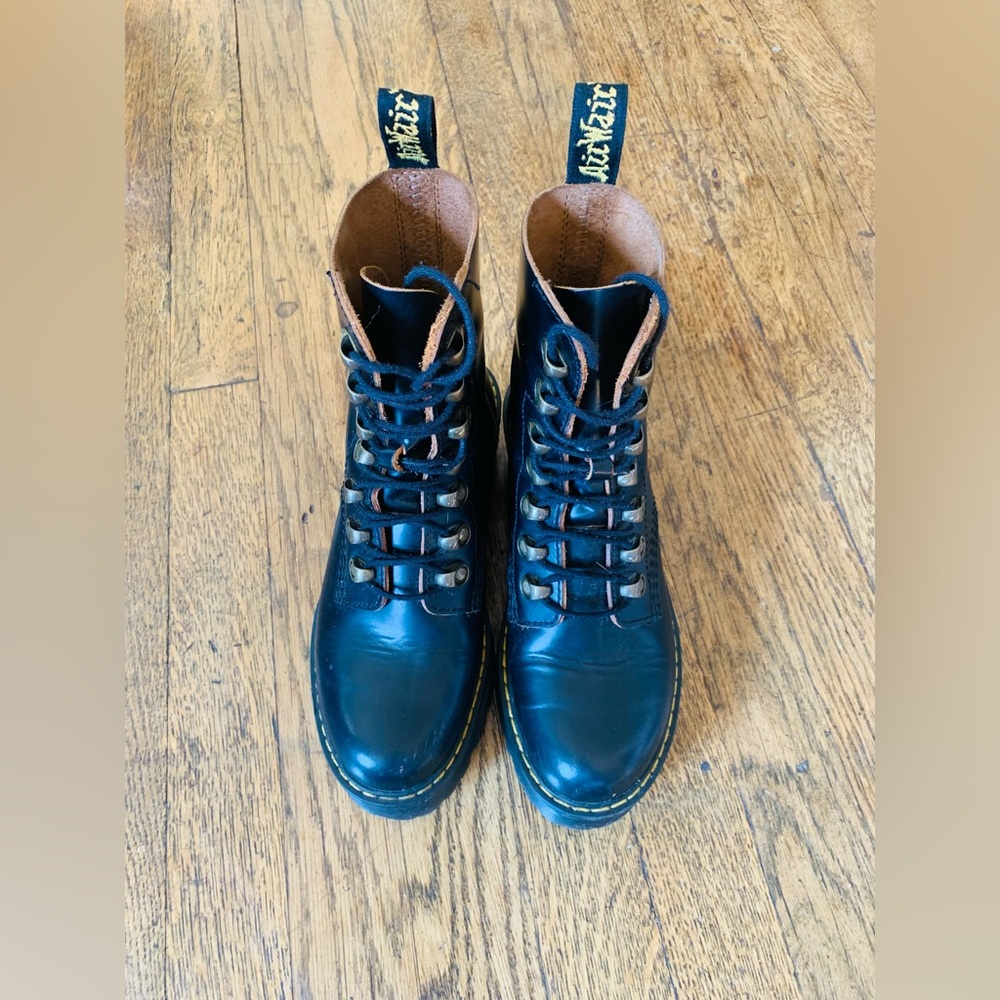 Dr.Marten Platform Leona Boots Size 5US. Fits more like a size 6US. Runs large.